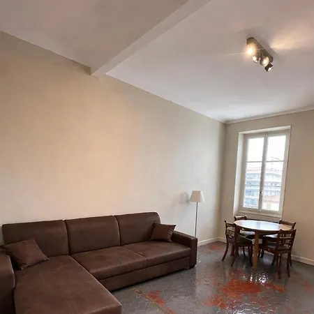 Renovated 2-room Sleeps 4 Tram And Shops Nearby * Nizza