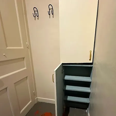 Renovated 2-room Sleeps 4 Tram And Shops Nearby