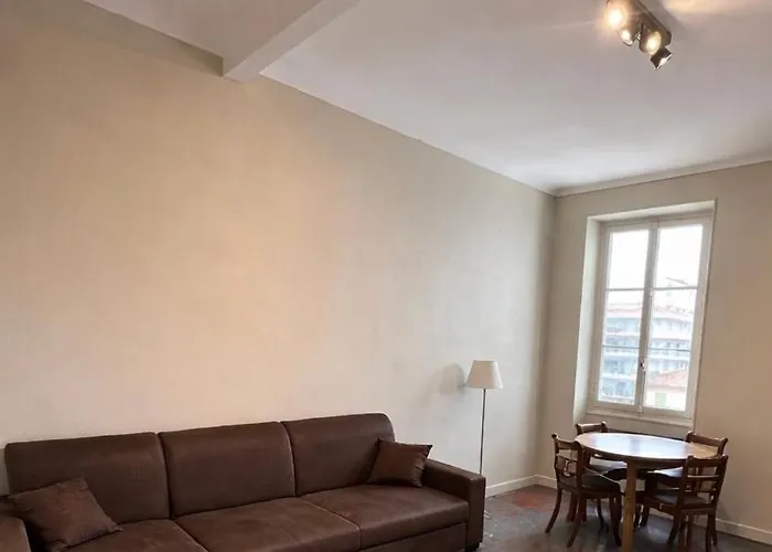 Renovated 2-room Sleeps 4 Tram And Shops Nearby * ניס