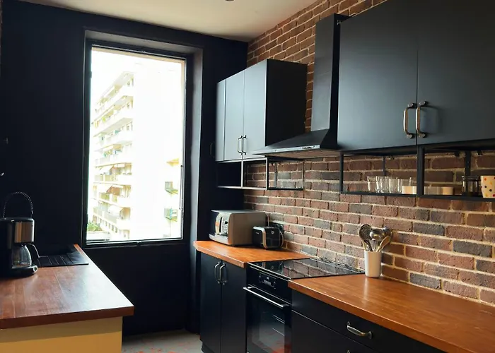 דירה Renovated 2-room Sleeps 4 Tram And Shops Nearby ניס