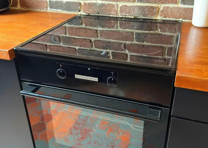 Renovated 2-room Sleeps 4 Tram And Shops Nearby דירה ניס