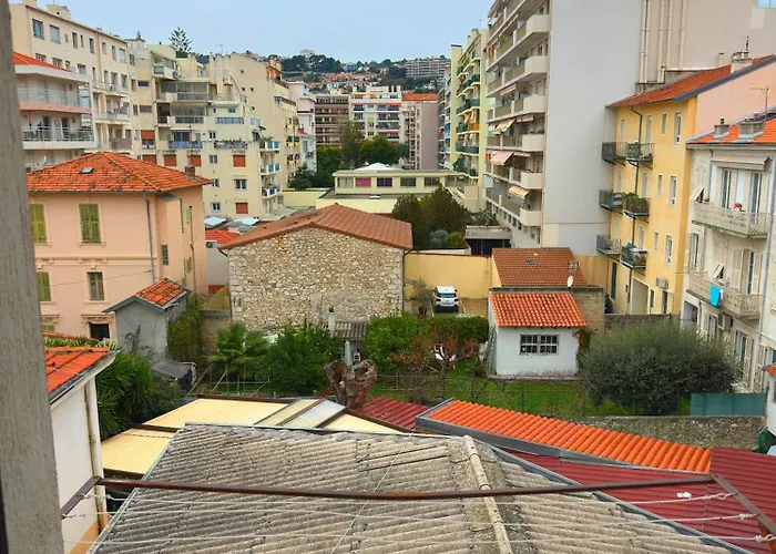 דירה Renovated 2-room Sleeps 4 Tram And Shops Nearby *